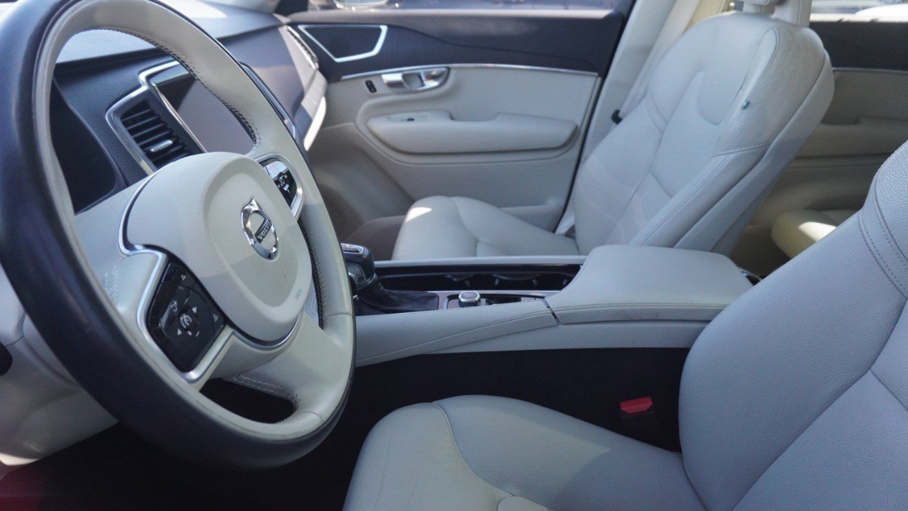 Used 2020 Volvo XC90 T5 Momentum w/ Protection Package Premier FWD image 10
