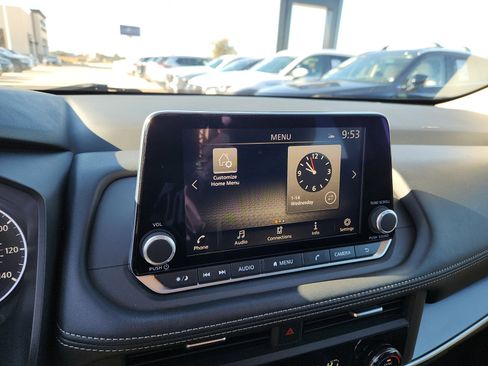 Used 2024 Nissan Rogue SV image 19