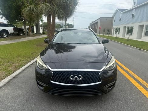Used 2017 INFINITI QX30 Premium w/ Navigation Package image 2