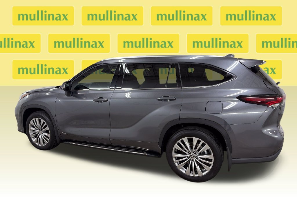 Used 2024 Toyota Highlander Platinum AWD/4WD image 13