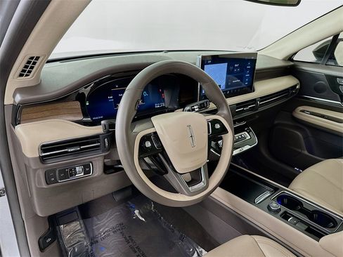 Used 2024 Lincoln Corsair Grand Touring image 9