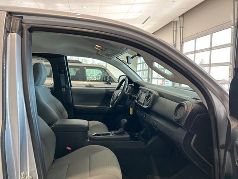Used 2016 Toyota Tacoma SR image 17