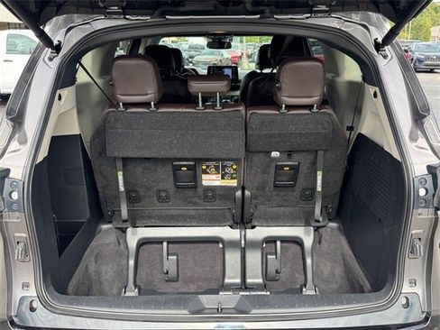 Certified 2023 Toyota Sienna Platinum image 15