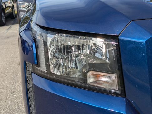 Used 2022 Nissan Frontier SV image 10