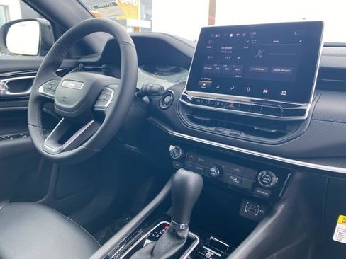 New 2026 Jeep Compass Latitude image 24