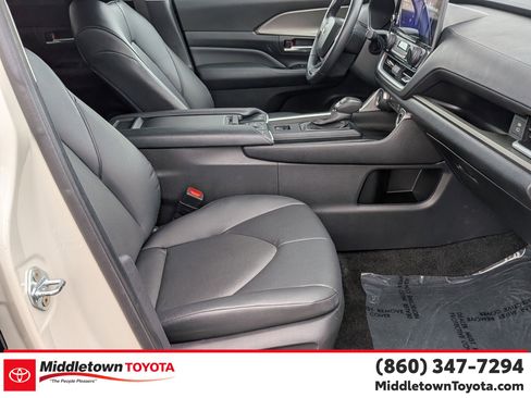 Certified 2024 Toyota Grand Highlander AWD image 35
