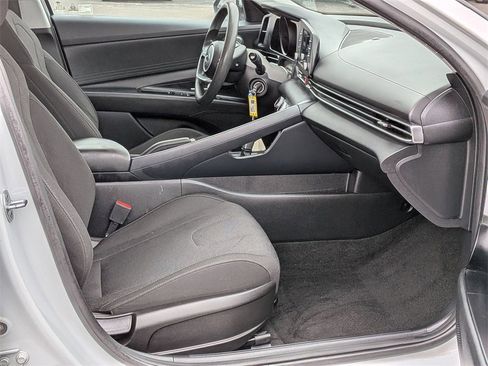 Used 2021 Hyundai Elantra SE image 20