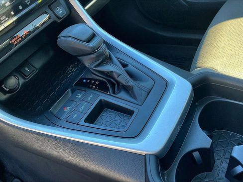 Used 2021 Toyota RAV4 XLE image 14