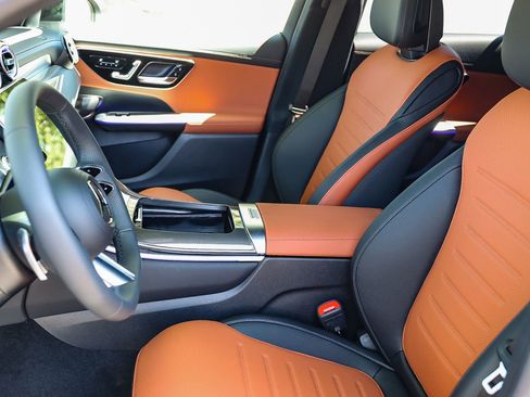 New 2025 Mercedes-Benz GLC 300 4MATIC image 17