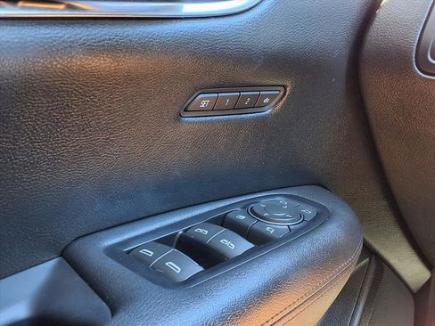 Used 2018 Cadillac XT5 Luxury image 31