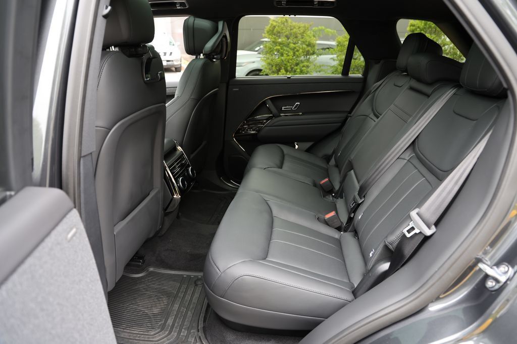 New 2025 Land Rover Range Rover Sport SE AWD/4WD image 18