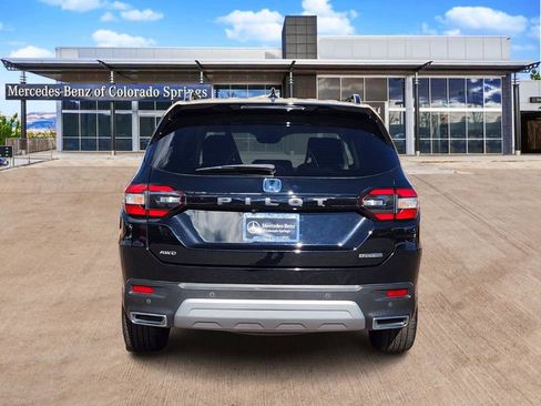 Used 2023 Honda Pilot Touring image 6