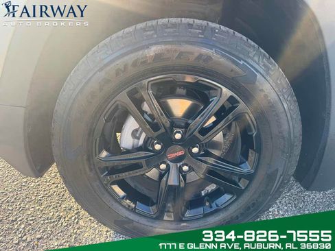 Used 2023 GMC Terrain AT4 image 31