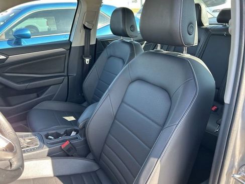 Used 2024 Volkswagen Jetta SE image 32