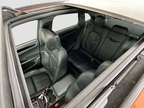 Certified 2023 Porsche Macan AWD/4WD image 14