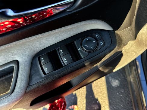 Used 2019 Chevrolet Equinox LS image 13