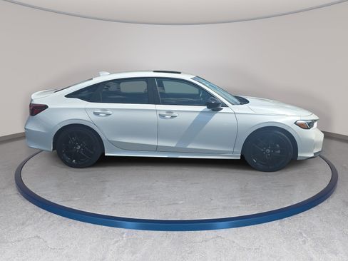 Used 2025 Honda Civic Sport image 4