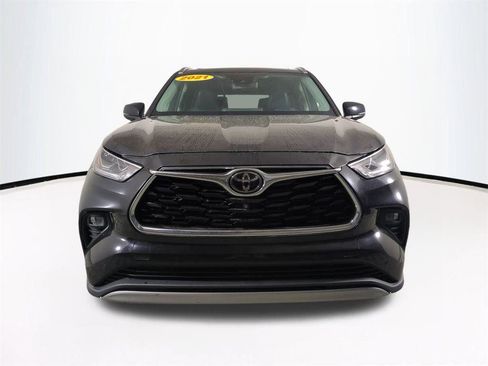 Used 2021 Toyota Highlander Platinum FWD image 3