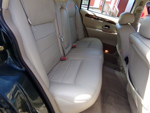 Used 2002 Lincoln Town Car Signature RWD image 29