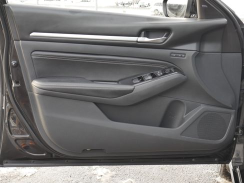 Certified 2021 Nissan Altima 2.5 Platinum image 32