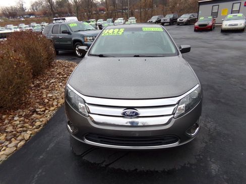 Used 2010 Ford Fusion SE image 2