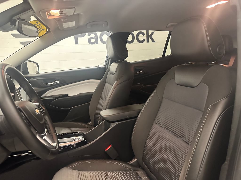 Used 2025 Chevrolet Trax LT w/ Driver Confidence Package FWD image 14