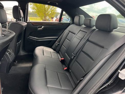 Used 2016 Mercedes-Benz E 350 Sedan w/ Keyless Go Package image 18