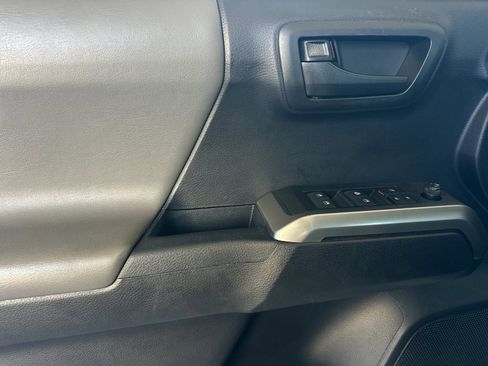 Used 2019 Toyota Tacoma SR5 image 10