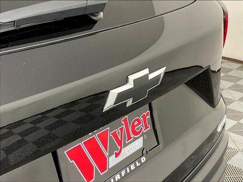 Used 2024 Chevrolet Trax RS FWD image 24
