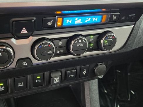 Used 2023 Toyota Tacoma Limited image 34