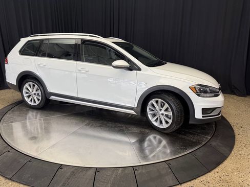 Used 2018 Volkswagen Golf Alltrack SE image 9
