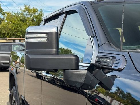 Used 2025 GMC Sierra 3500 Denali Ultimate AWD/4WD image 11