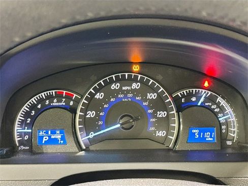 Used 2014 Toyota Camry XLE image 12