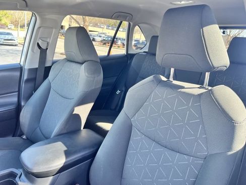 Used 2021 Toyota RAV4 XLE image 16