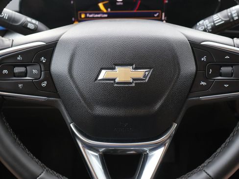 Used 2025 Chevrolet Trax LT w/ LT Convenience Package FWD image 21