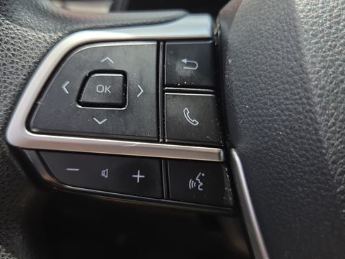 Used 2022 Toyota Highlander L FWD image 28