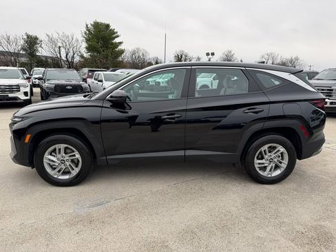 Used 2025 Hyundai Tucson SE image 11