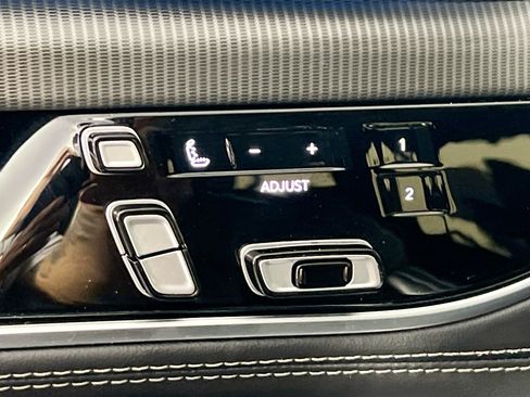 Used 2022 Jeep Grand Wagoneer Series II image 15