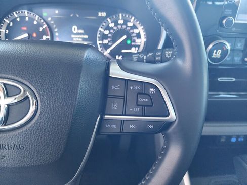 Used 2022 Toyota Highlander XLE image 35