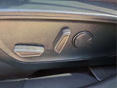 Used 2022 Ford Escape SE w/ SE Sport Appearance Package image 15