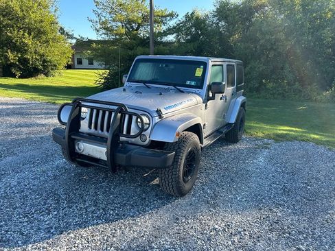 Used 2014 Jeep Wrangler Unlimited Sahara w/ Connectivity Group AWD/4WD image 2