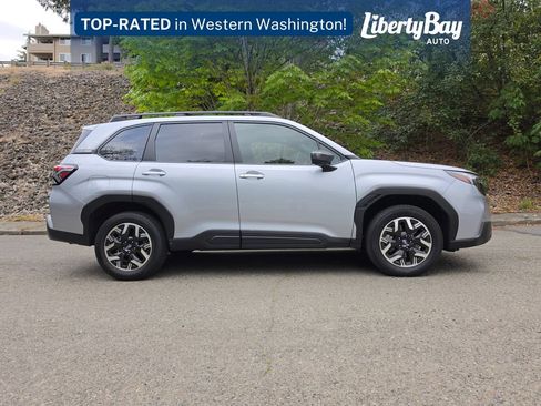 Used 2025 Subaru Forester Premium AWD/4WD image 4