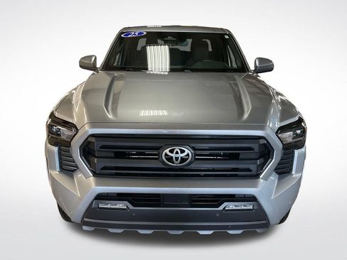 Certified 2025 Toyota Tacoma SR5 AWD/4WD image 8