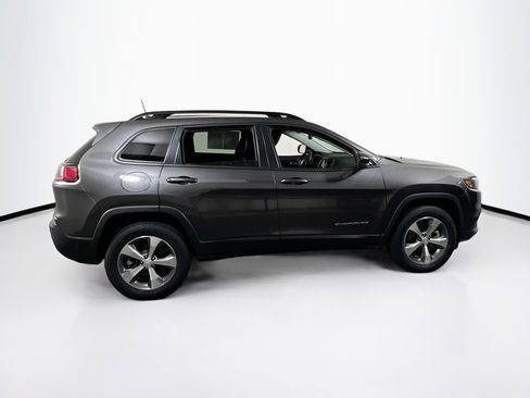 Used 2022 Jeep Cherokee Limited image 4