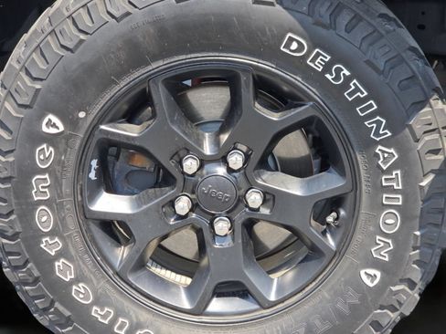 Used 2022 Jeep Wrangler Sport AWD/4WD image 16