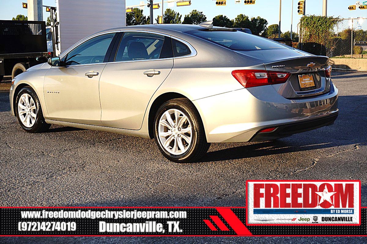 Used 2025 Chevrolet Malibu LT FWD image 3