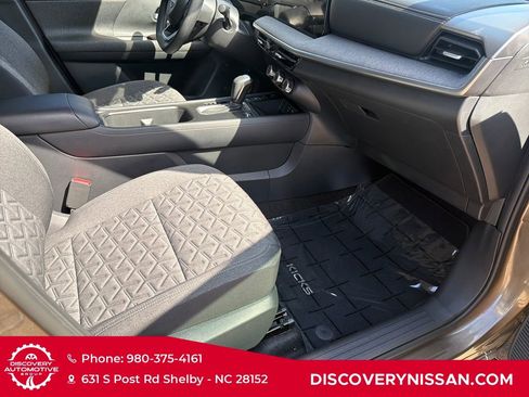 Certified 2025 Nissan Kicks SV FWD image 36