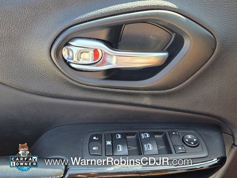 Used 2021 Jeep Cherokee Latitude Plus AWD/4WD image 31