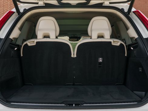 Used 2022 Volvo XC90 T6 Momentum w/ Advanced Package image 27