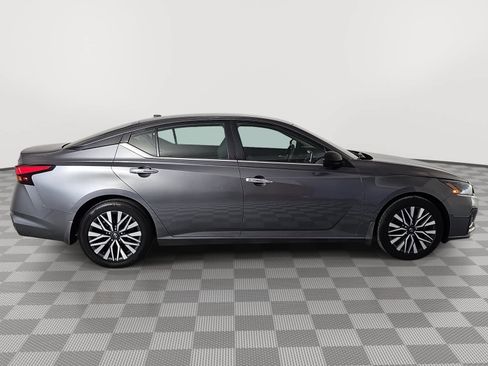 Certified 2024 Nissan Altima 2.5 SV FWD image 9